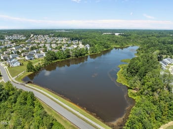 734 Kerr Lake Dr, Fuquay Varina, NC 27526