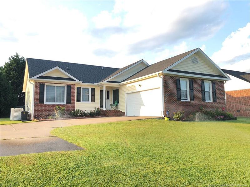 734 Sunnybrook Dr, Hope Mills, NC 28348