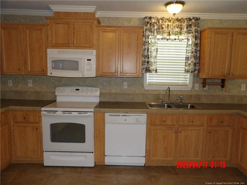 7349 Roslin Farm Rd, Hope Mills, NC 28348
