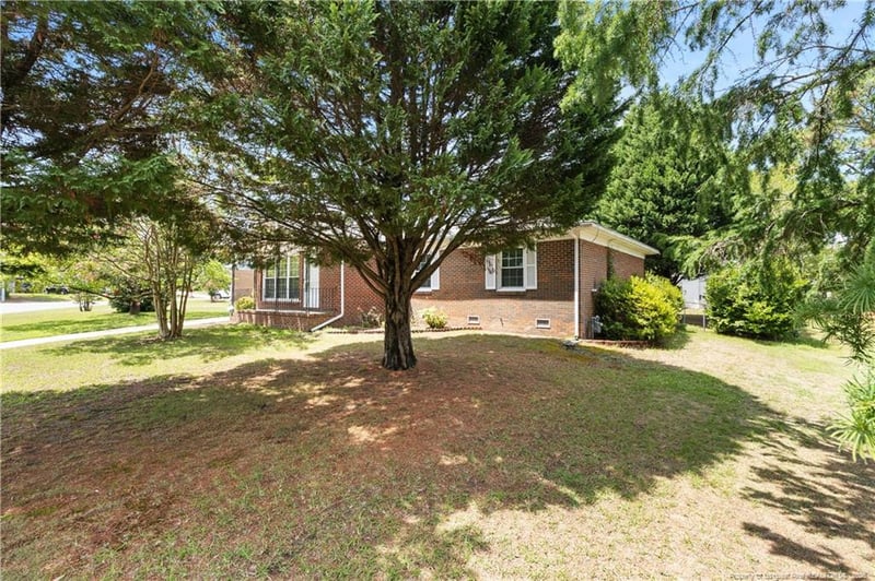 735 Amber Dr, Fayetteville, NC 28311