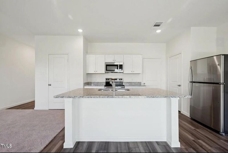 736 Kenyon Spring Dr, Zebulon, NC 27597