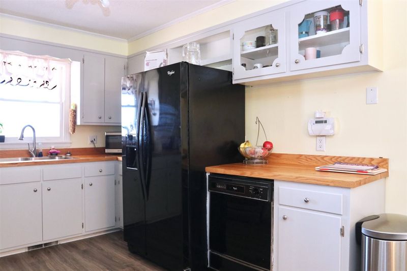 736 Roxboro Rd, Haw River, NC 27258
