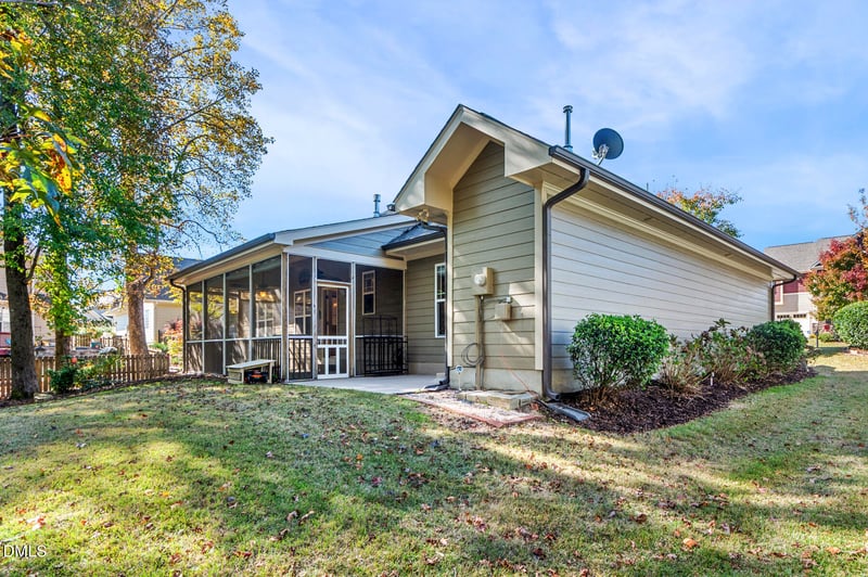 736 Shoals Lake Dr, Fuquay Varina, NC 27526