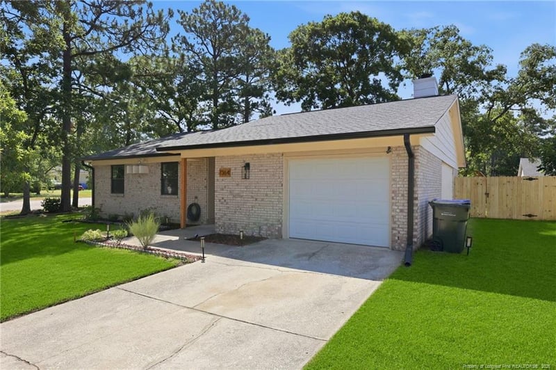7364 Pebblebrook Dr, Fayetteville, NC 28314