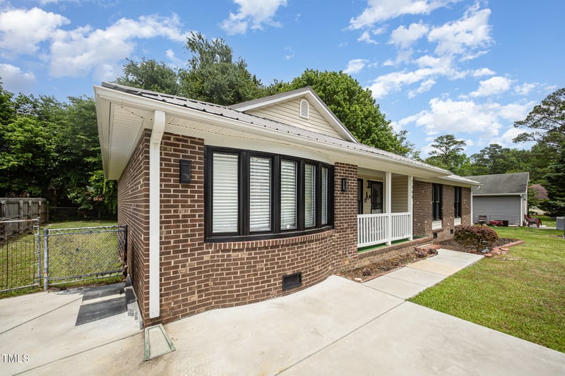7368 Ryan St, Fayetteville, NC 28314