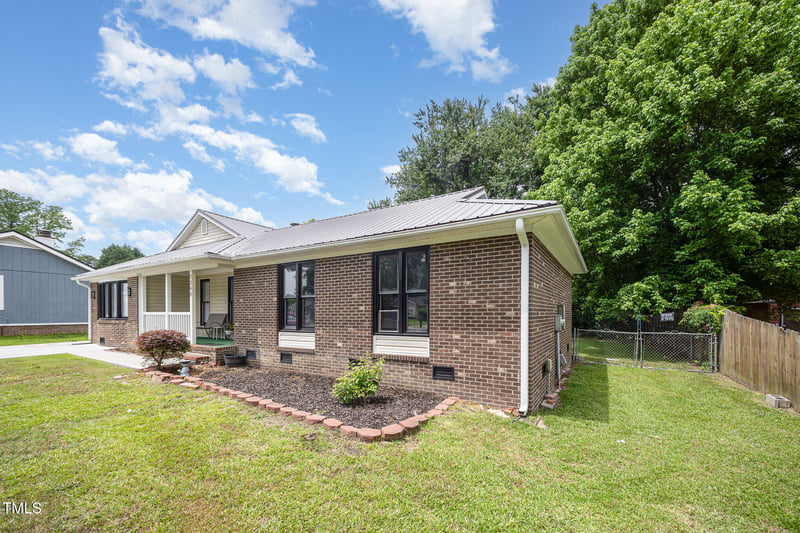 7368 Ryan St, Fayetteville, NC 28314