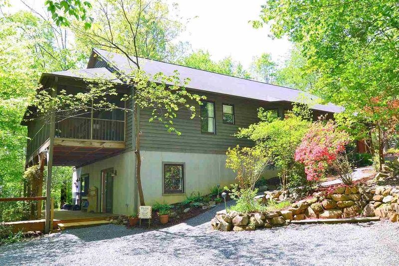 737 Bradley Rd, Chapel Hill, NC 27516