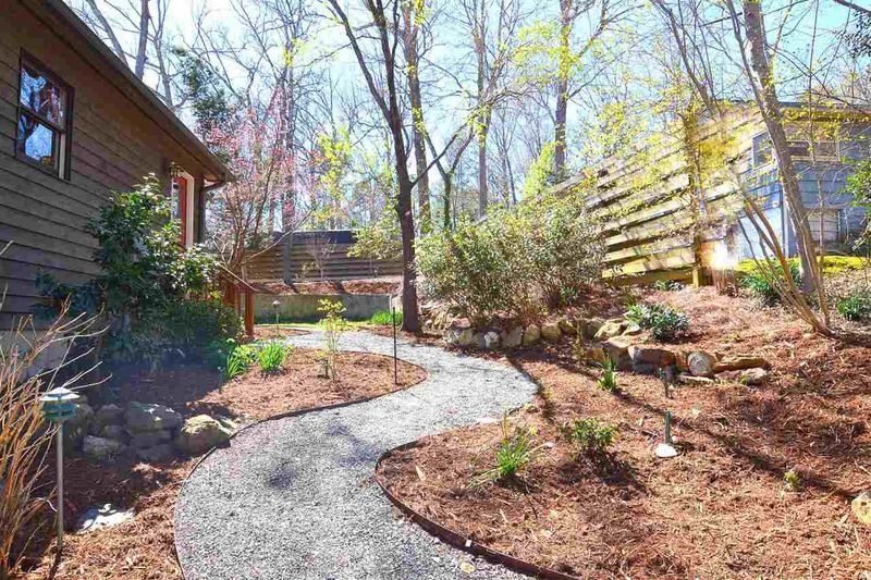 737 Bradley Rd, Chapel Hill, NC 27516