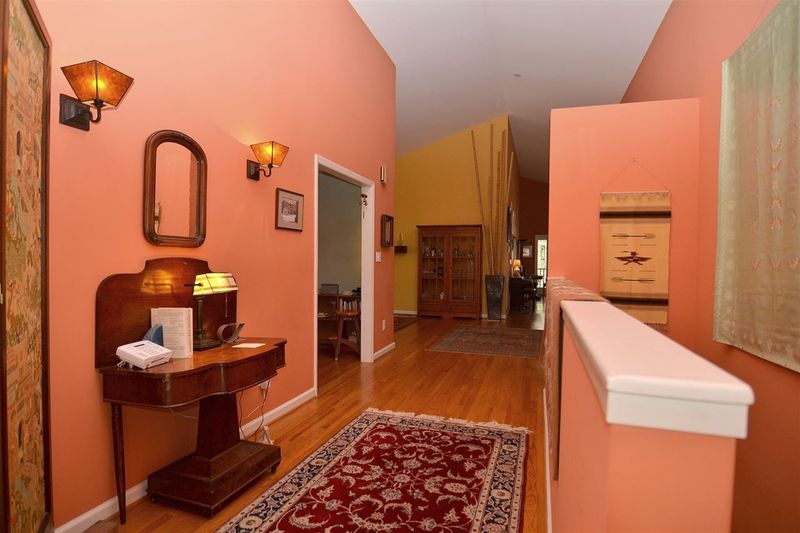 737 Bradley Rd, Chapel Hill, NC 27516
