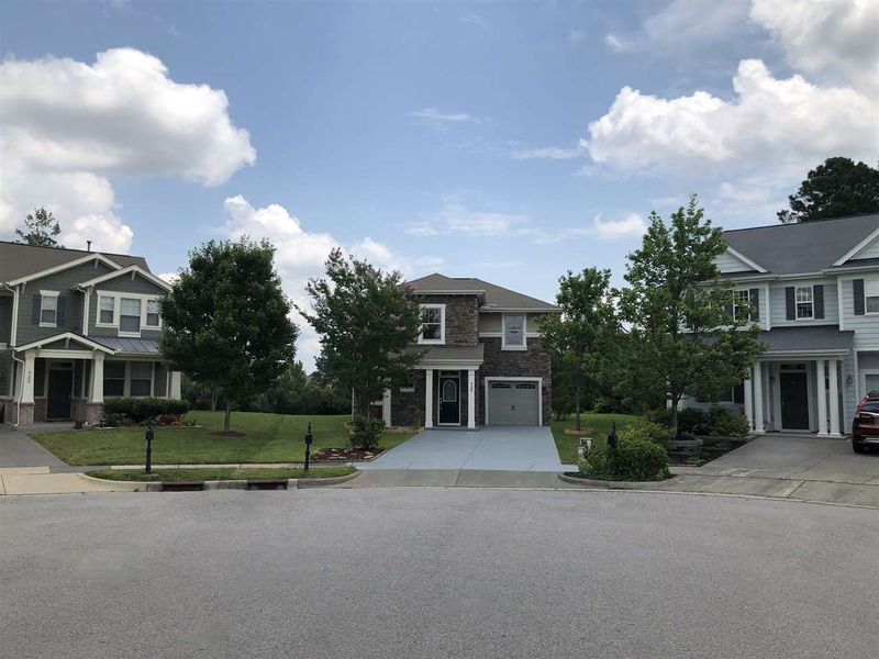 737 Hewespoint Ct, Cary, NC 27519