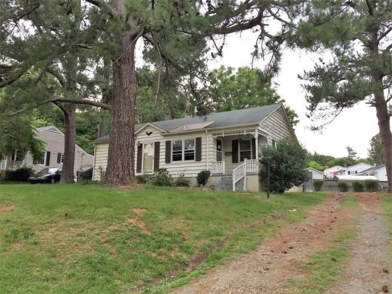 738 Fairfield St, Burlington, NC 27215