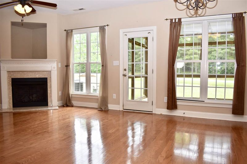 74 Hill Shore Ln, Clayton, NC 27527