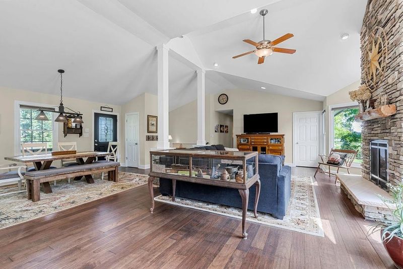 7400 Cummings Dr, Mebane, NC 27302