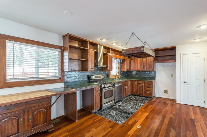 7404 Pennsylvania Ct, Raleigh, NC 27615