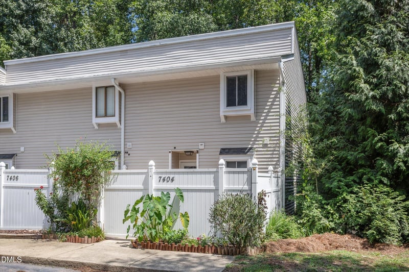 7404 Sandy Creek Dr, Raleigh, NC 27615