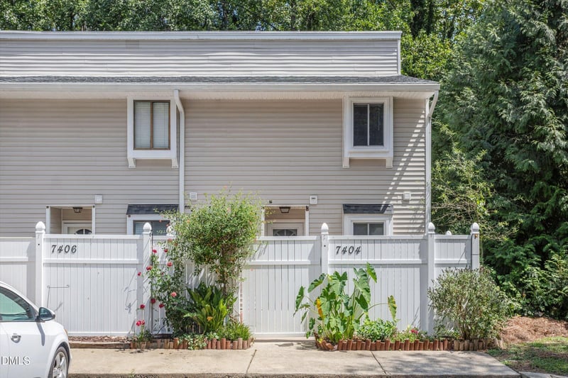7404 Sandy Creek Dr, Raleigh, NC 27615