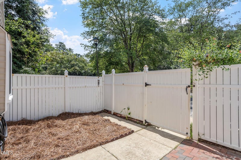 7404 Sandy Creek Dr, Raleigh, NC 27615