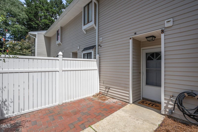 7404 Sandy Creek Dr, Raleigh, NC 27615