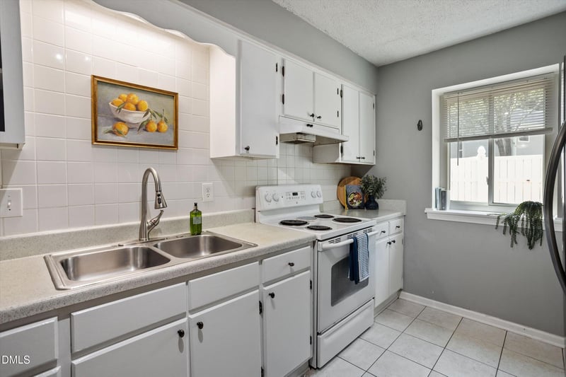 7404 Sandy Creek Dr, Raleigh, NC 27615