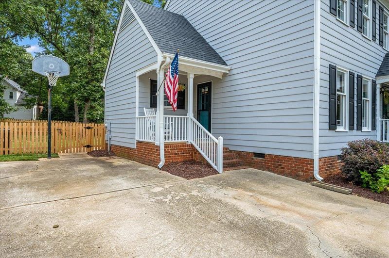 7404 Wilderness Rd, Raleigh, NC 27613