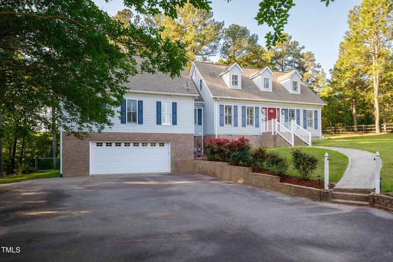 7405 Chickadee Ct, Sanford, NC 27332