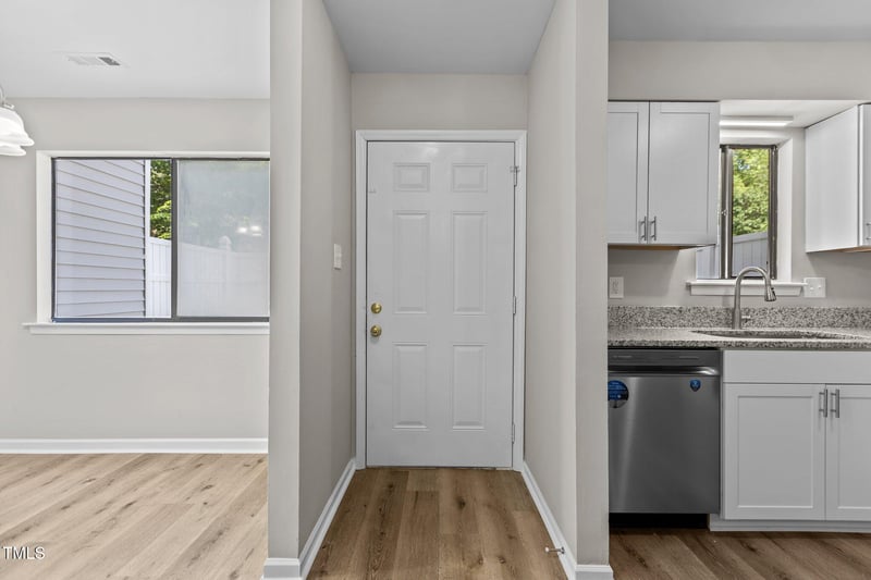 7407 Sandy Creek Dr, Raleigh, NC 27615