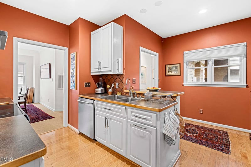 741 Bishops Park Dr #204, Raleigh, NC 27605