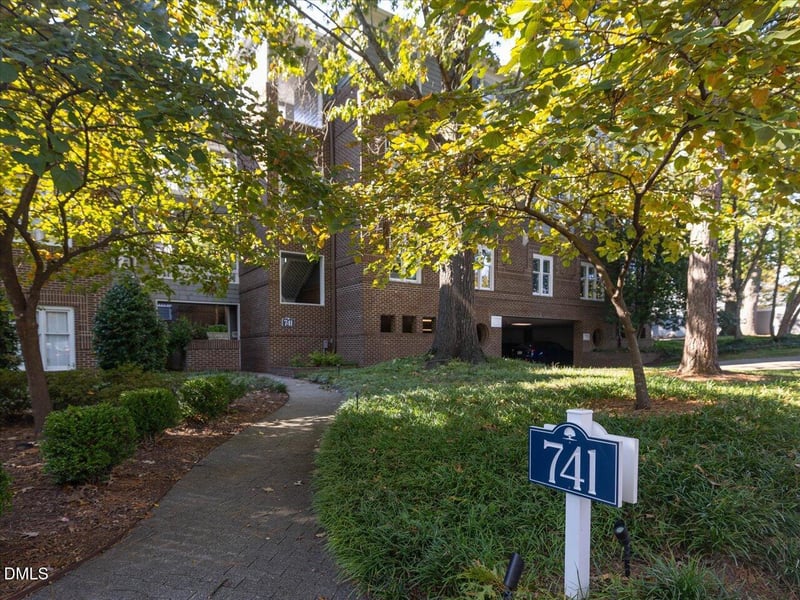 741 Bishops Park Dr #304, Raleigh, NC 27605