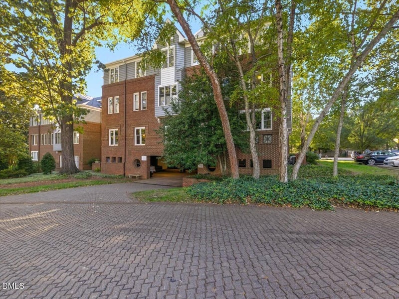 741 Bishops Park Dr #304, Raleigh, NC 27605