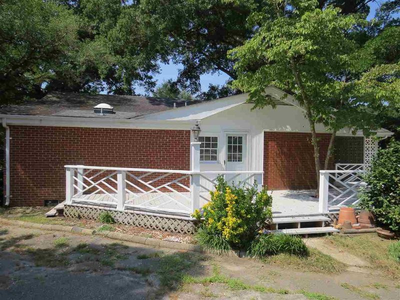741 Colonial Dr, Raleigh, NC 27603