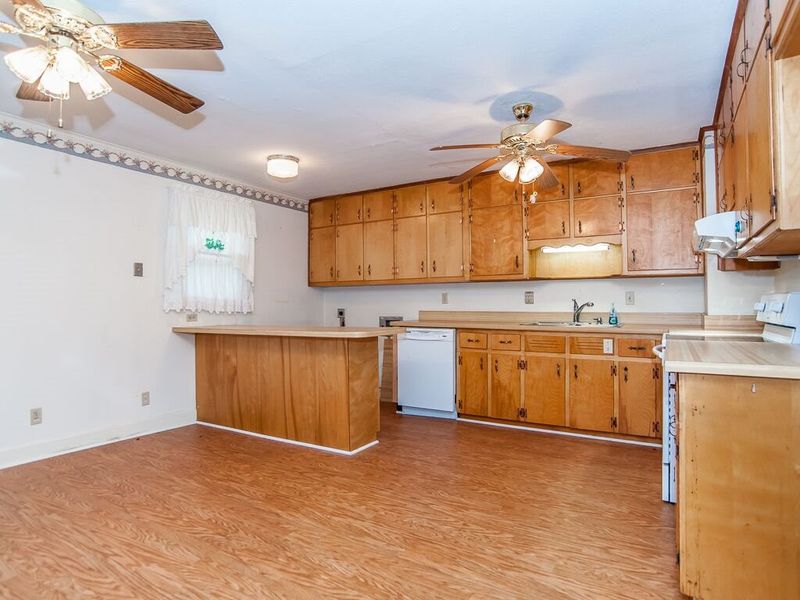 741 Mills St, Raleigh, NC 27608