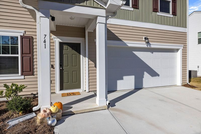 741 Mirror Pond Dr, Zebulon, NC 27597