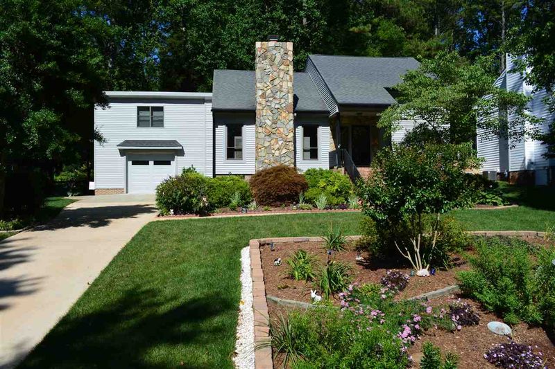 7412 Valley Run Dr, Raleigh, NC 27615