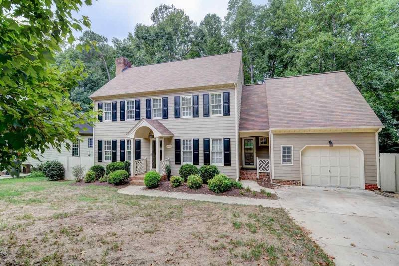 7413 Chippenham Ct, Raleigh, NC 27613