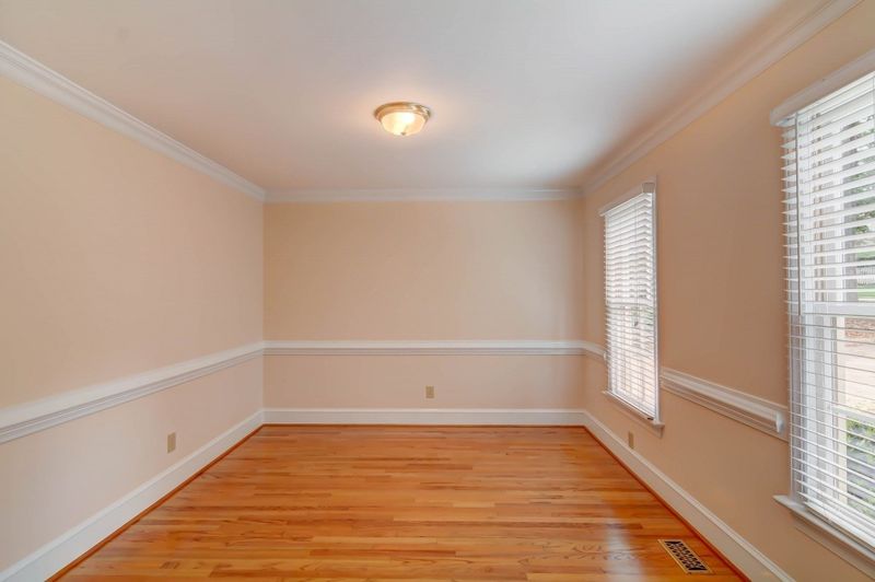 7413 Chippenham Ct, Raleigh, NC 27613