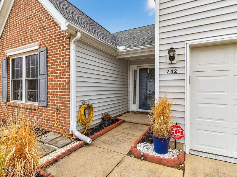 742 Willow Bay Dr, Fuquay Varina, NC 27526