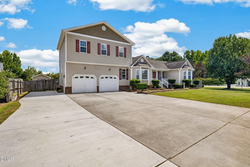 7425 Blannie Farms Ln, Willow Springs, NC 27592
