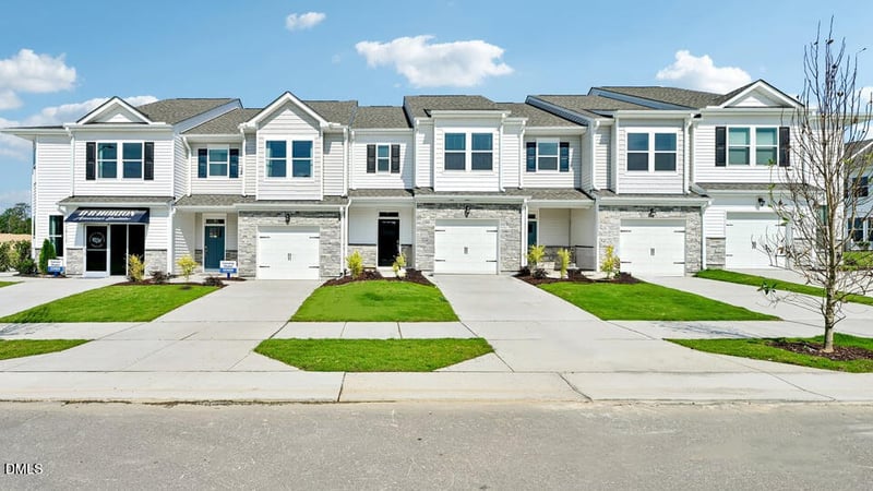 7425 Bourbon Briar Dr, Raleigh, NC 27604