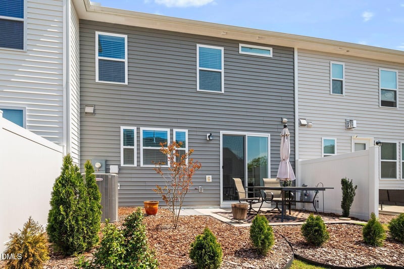 743 Creekway Dr, Fuquay Varina, NC 27526