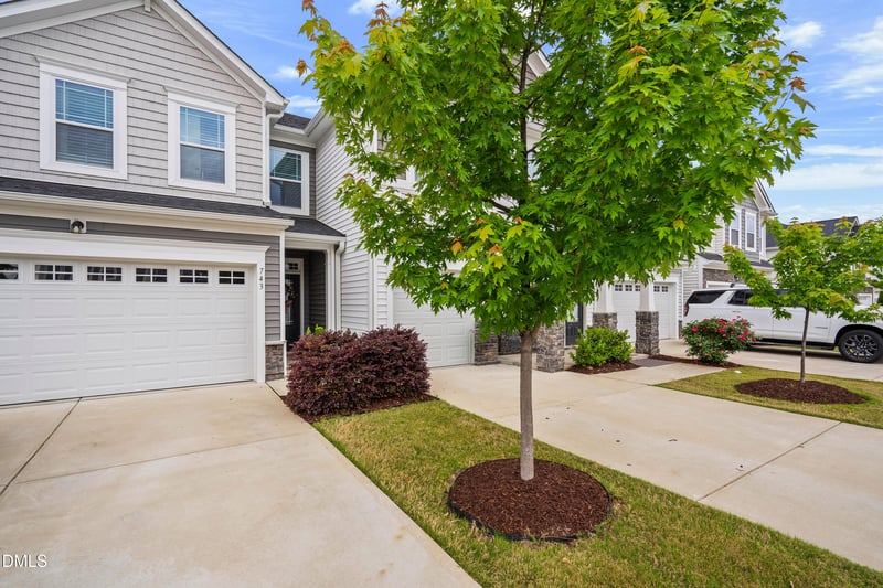 743 Creekway Dr, Fuquay Varina, NC 27526
