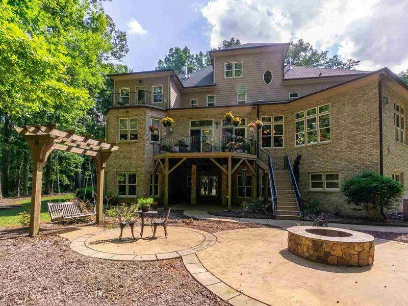 743 Valley Ln, Pittsboro, NC 27312