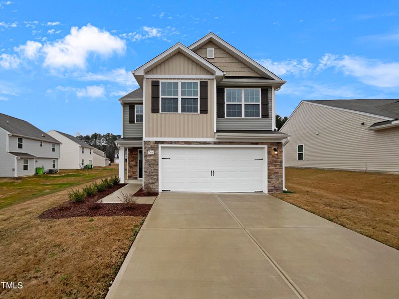 744 Crackling Ct, Zebulon, NC 27597
