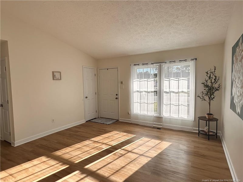 7446 Ryan St, Fayetteville, NC 28314