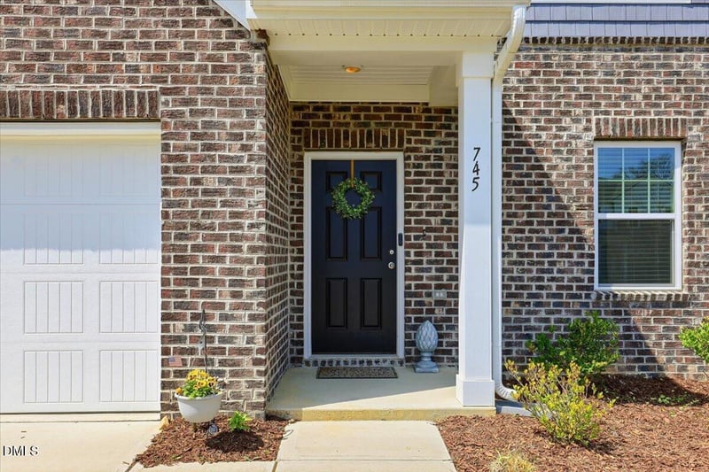 745 Mirror Pond Dr, Zebulon, NC 27597