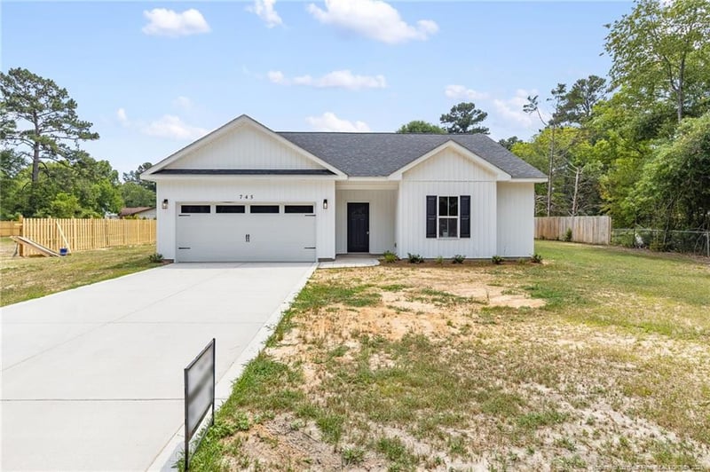 745 Porter Rd, Hope Mills, NC 28348