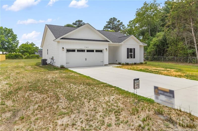745 Porter Rd, Hope Mills, NC 28348