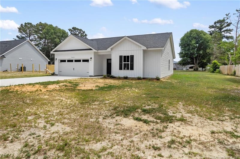 745 Porter Rd, Hope Mills, NC 28348