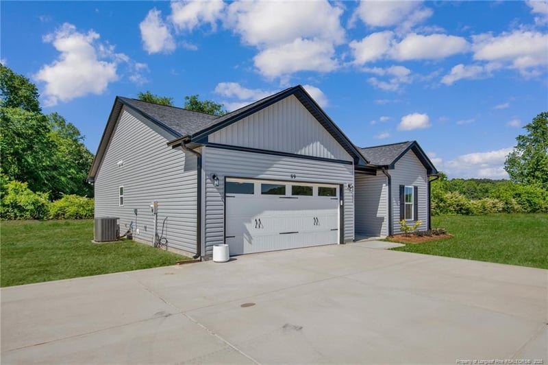 745 Porter Rd, Hope Mills, NC 28376