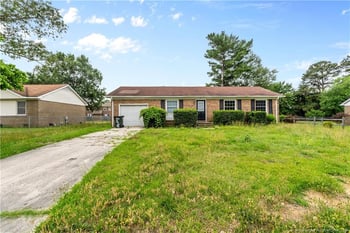 7451 Ryan St, Fayetteville, NC 28314