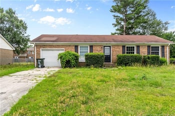 7451 Ryan St, Fayetteville, NC 28314